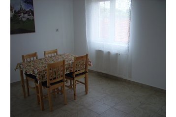 Roumanie Privát Oradea, Extérieur